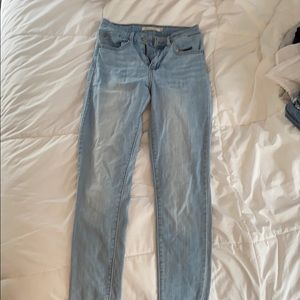 LightWash Levi Jeans